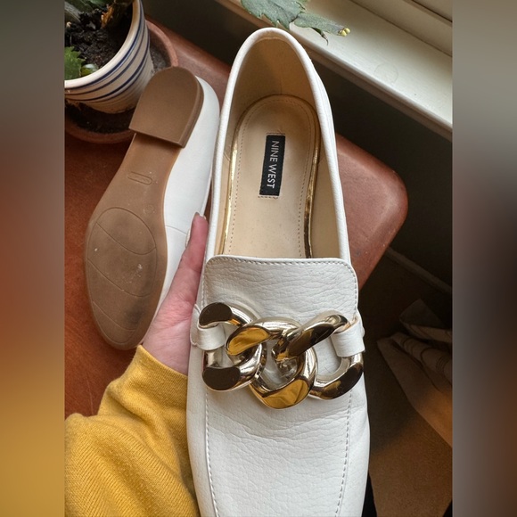 Nine West Ivory Loafers with Metallic Chain - Picture 4 of 7